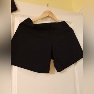 Lululemon shorts Great Condition Size : M/L